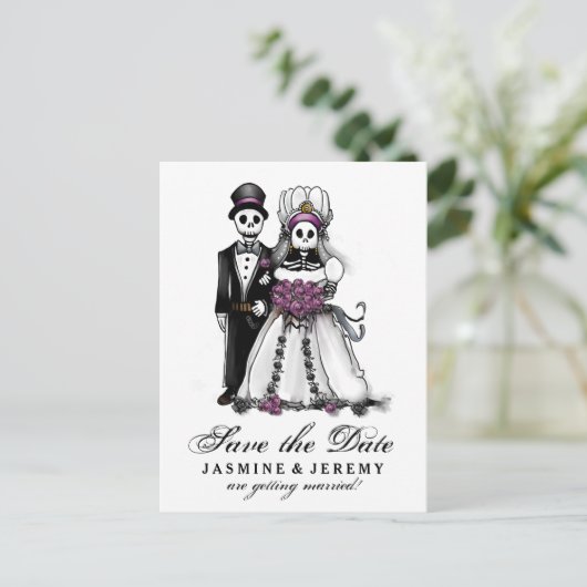 Rettetest Datum Halloween Skelette Lila PostCard Ankündigungspostkarte (Stehend Vorderseite)