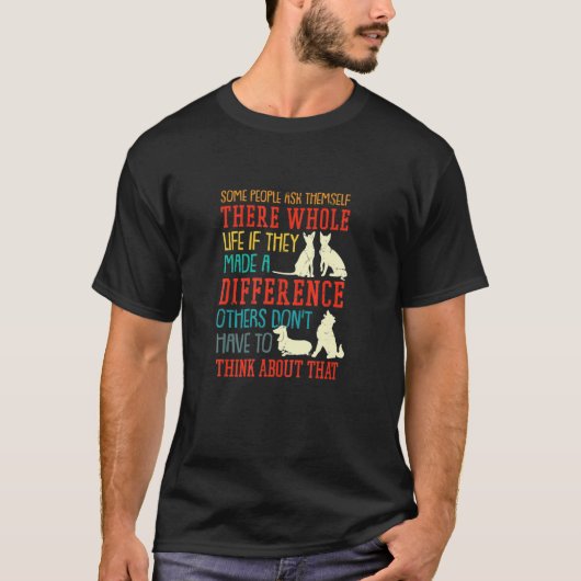 Rettung von Hunden und Katzen in der Tierhilfe T-Shirt (Vorderseite)