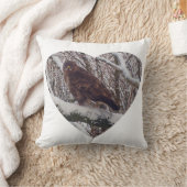 Reversible Buzzard auf der Schneebrücke im Herzen Kissen (Decke)
