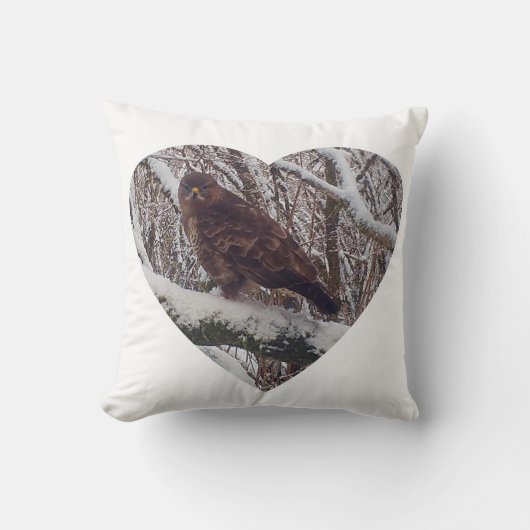 Reversible Buzzard auf der Schneebrücke im Herzen Kissen (Vorderseite)