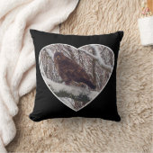 Reversible Buzzard auf der Schneebrücke im Herzen Kissen (Decke)