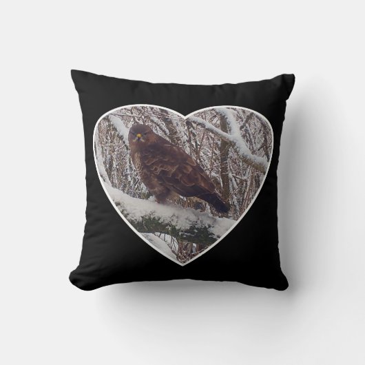 Reversible Buzzard auf der Schneebrücke im Herzen Kissen (Vorderseite)