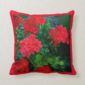 REVERSIBLE RED GERANIUMS GREEN GARDEN ART KISSEN