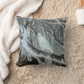 Reversible Spooky Buzzard auf Zweig Kissen (Decke)