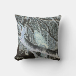 Reversible Spooky Buzzard auf Zweig Kissen