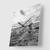 Reynisfjara Beach Cairn Quadratische Wanduhr (Winkel)