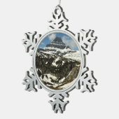 Reynolds Mountain vom Logan Pass beim Glacier Park Schneeflocken Zinn-Ornament (Rechts)