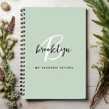 Rezept-Buch "Sage Green Black and White Monogram"