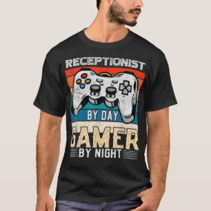 Rezeptionistin bei Tag Gamer bei Nacht Videospiel  T-Shirt