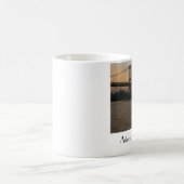 "RFK Brücke am Sonnenuntergang" Astoria, NY Tasse (Mittel)