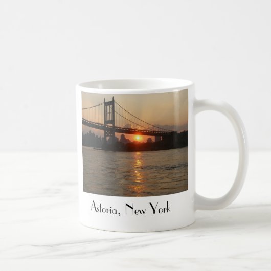 "RFK Brücke am Sonnenuntergang" Astoria, NY Tasse (Rechts)