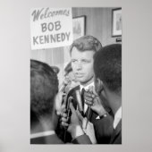 RFK spricht mit Reportern - Atlantic City DNC Poster (Vorne)