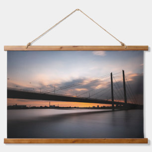 Rheinkniebrücke Dusseldorf, Deutschland Wandteppich Mit Holzrahmen