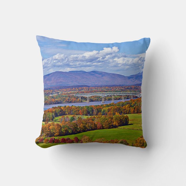 Rhinecliff Bridge im Herbst Kissen (Vorderseite)