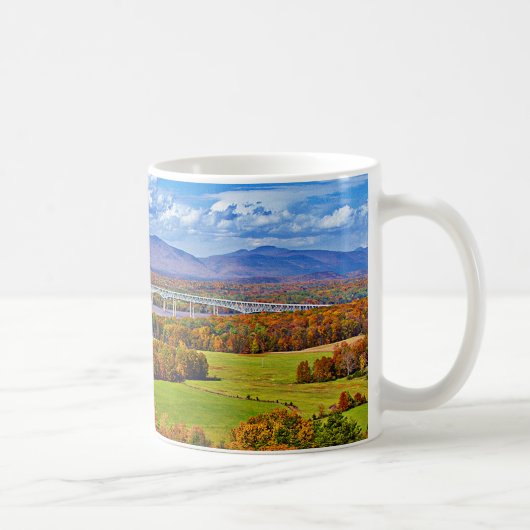 Rhinecliff Brücke im Fall Kaffeetasse (Rechts)