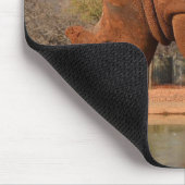Rhino mit Schlamm auf dem Foto Mousepad (Ecke)