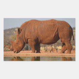 Rhino mit Schlamm auf dem Foto Rechteckiger Aufkleber