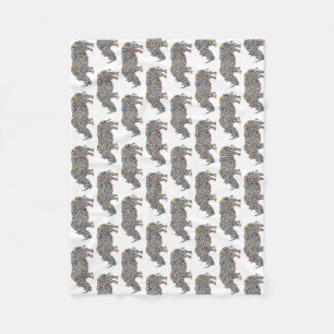 Rhinoceros in einem psychedelischen Geparden Fleecedecke