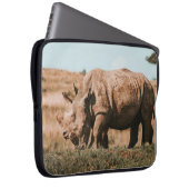 RHINO'S IN AFRIKA GRAZIEREN LAPTOPSCHUTZHÜLLE (Vorne Rechts)