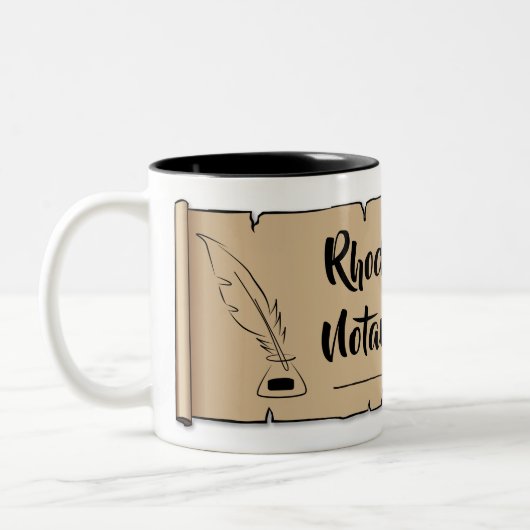 Rhode Island Notar Public Scroll Feather Quill Zweifarbige Tasse (Links)