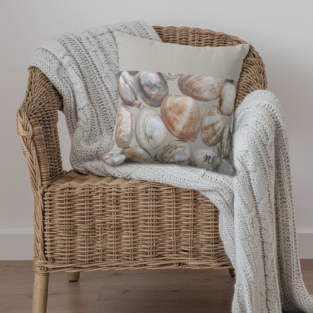 Rhode Island Quahog Clams Coastal Throw Pillow Kissen (Add a splash of Rhode Island with this casual Quahog Clam throw pillow! )