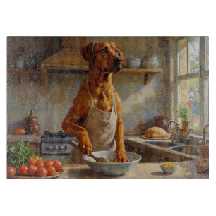 Rhodesian Ridgeback beim Kochen in der Küche Schneidebrett