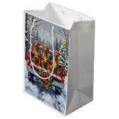 Rhodesian Ridgeback Christmas Red Truck Holiday Mittlere Geschenktüte (Rückseite Schrägansicht)