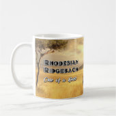 Rhodesian Ridgeback in der Savanne Einzigartiger T Kaffeetasse (Links)