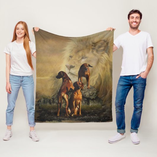 Rhodesian Ridgeback mit Löwe Fleecedecke (Beispiel)