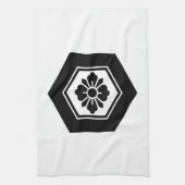Rhombische Blume mit Schwertern in Tortoiseshell Handtuch (Vertikal)