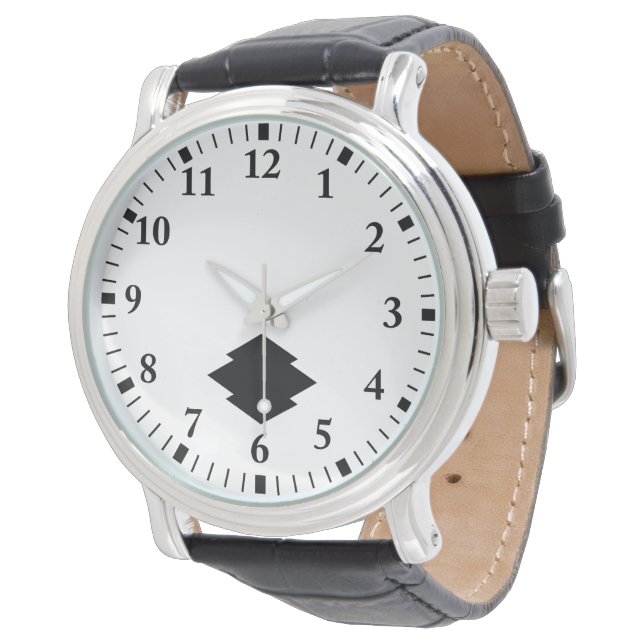 Rhombische Kiefernrinde Armbanduhr (Schrägansicht)