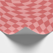 Rhubard Red Retro Warpgezogene Karos Checked Geschenkpapier (Ecke)