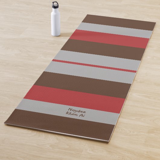 Rhythm Stripes Horizontal Lines Gray Red Brown Yogamatte (Beispiel)