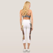 Rhythmen des Überflusses: Freude nach der Ernte Capri Leggings (Rückseite)