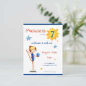 Rhythmisches Mädchen für Navy und Weiß mit Ball Einladungspostkarte (Stehend Vorderseite)