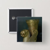 Rhyton in Form eines Sitzc$löwemonsters Button (Vorne & Hinten)