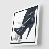 Riant Stiletto Boot Stepping auf einem Sklaven Quadratische Wanduhr (Winkel)