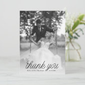 Ribbon Black Script Minimalist Wedding Photo Dankeskarte (Stehend Vorderseite)