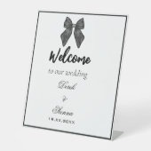Ribbon Bow Classic Black & White Wedding Sockelschild (Vorderseite)