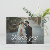 Ribbon Script Minimalist Wedding Photo Dankeskarte (Stehend Vorderseite)