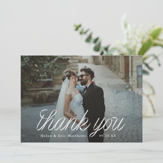 Ribbon Script Minimalist Wedding Photo  Dankeskarte (Stehend Vorderseite)