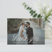 Ribbon Script Minimalist Wedding Photo Small Dankeskarte (Stehend Vorderseite)