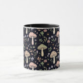 Rich Black Dark Academia Fungi Seamless Pattern Tasse (Zentrum)