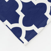 Rich Navy Blue and White Quatrefoil Pattern Fleecedecke (Ecke)
