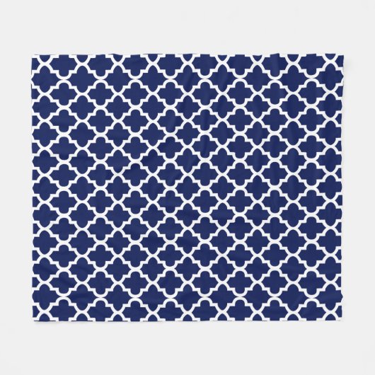 Rich Navy Blue and White Quatrefoil Pattern Fleecedecke (Vorderseite (Horizontal))