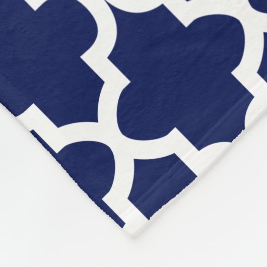 Rich Navy Blue and White Quatrefoil Pattern Fleecedecke (Ecke)