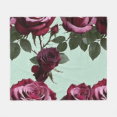 Rich Purple And Deep Red Roses On A Mint Green Fleecedecke (Vorderseite (Horizontal))