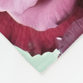 Rich Purple And Deep Red Roses On A Mint Green Fleecedecke (Ecke)