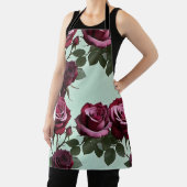 Rich Purple And Deep Red Roses On A Mint Green Schürze (InSitu)