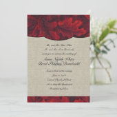 Rich Red Fabric Blätter & Linen Wedding Einladung (Stehend Vorderseite)